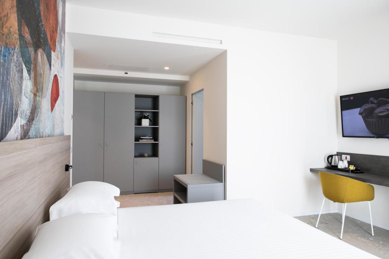 Hotel Cristallo เซนีกัลเลีย ภายนอก รูปภาพ
