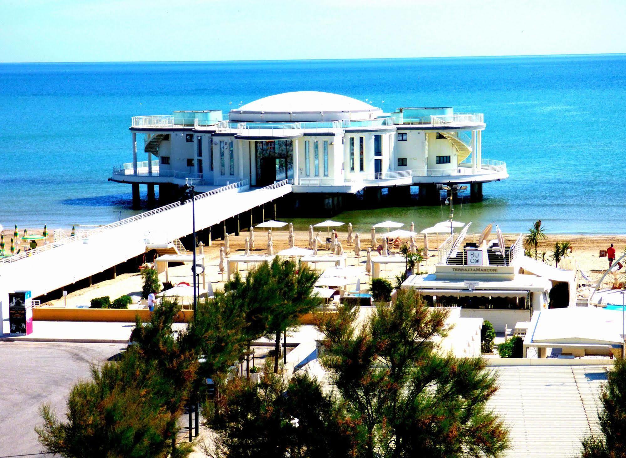 Hotel Cristallo เซนีกัลเลีย ภายนอก รูปภาพ