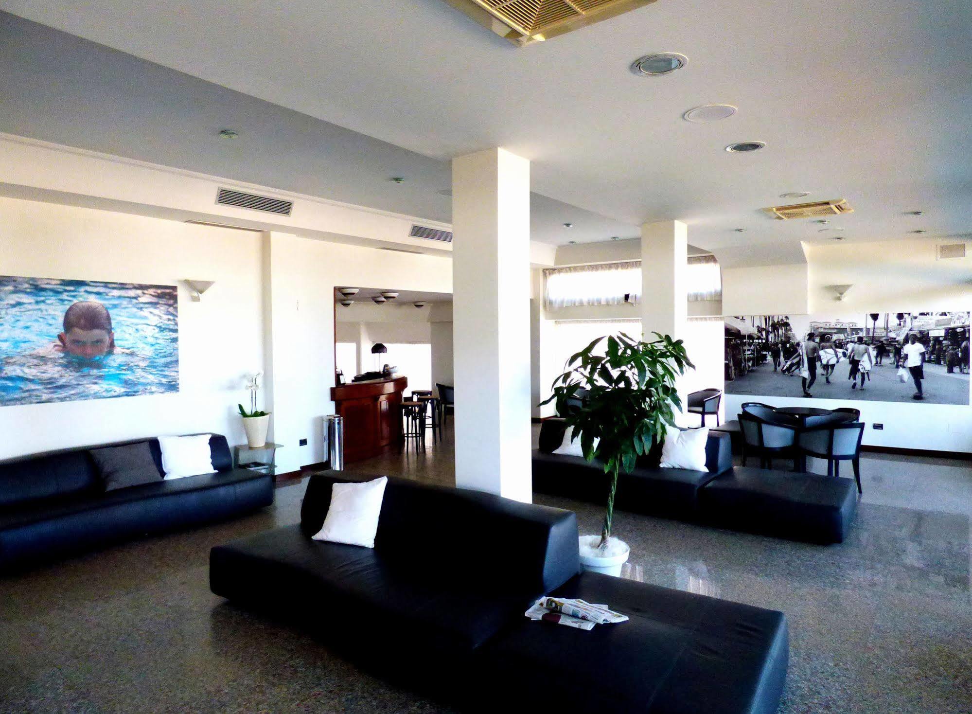 Hotel Cristallo เซนีกัลเลีย ภายนอก รูปภาพ