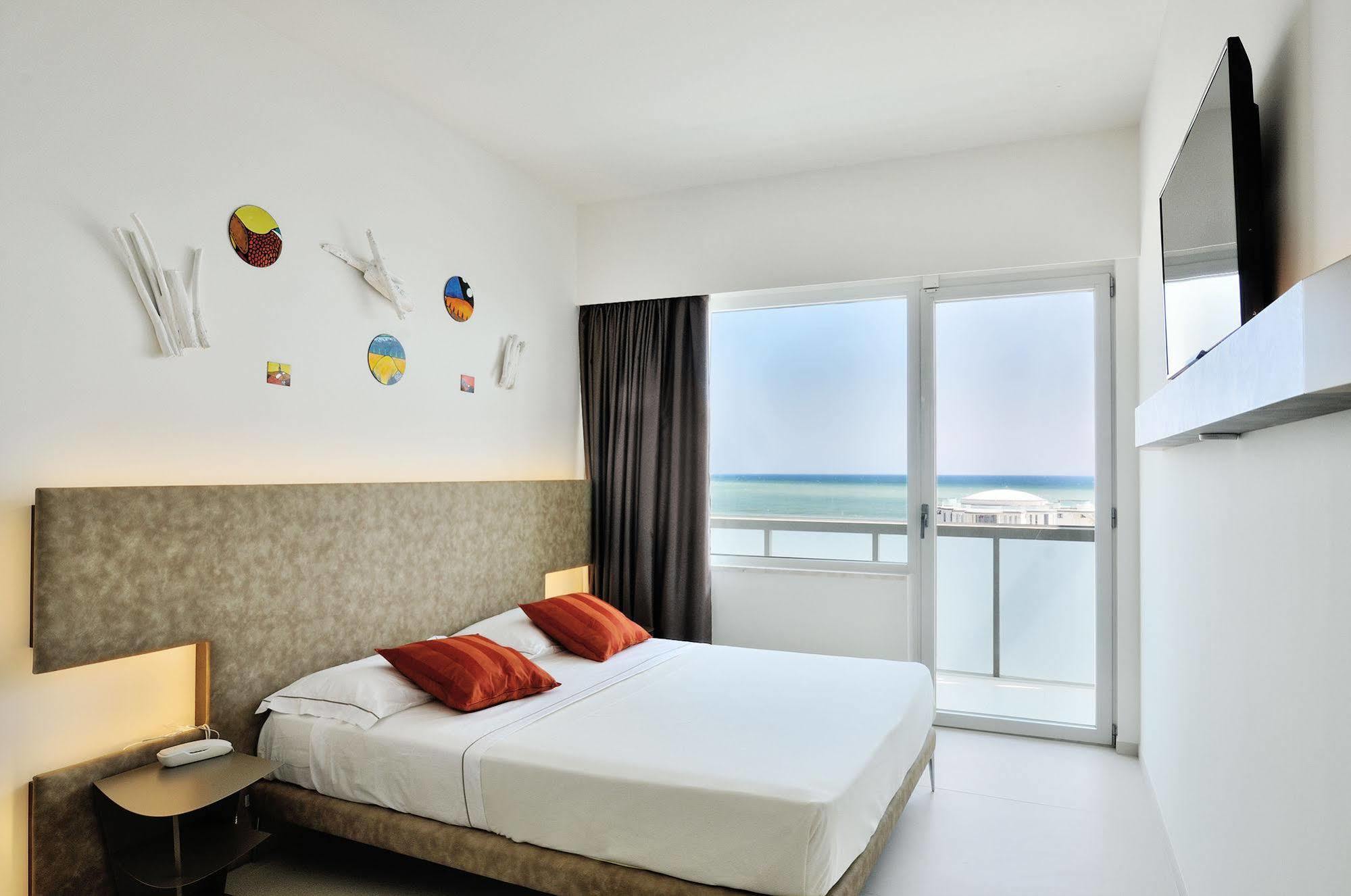Hotel Cristallo เซนีกัลเลีย ภายนอก รูปภาพ